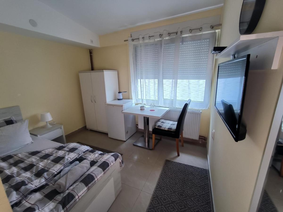 Studio Apartments Maksimovic Ni Eksteriør billede